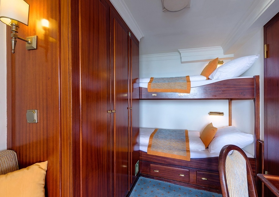 Каюта с иллюминатором, кат. 5 на Sea Cloud