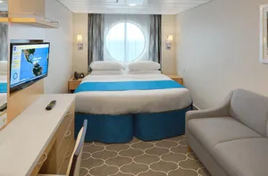 Просторная каюта с окном (1M) на Adventure Of The Seas