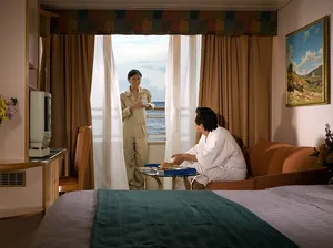 Просторная каюта с балконом (6B) на Explorer Of The Seas