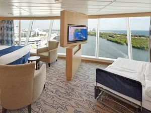 Сьют с панорамным окном  на Independence of the Seas