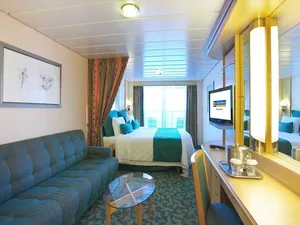 Просторная каюта с балконом (6B) на Liberty Of The Seas