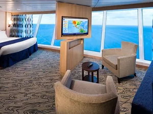 Сьют с панорамным окном (VP) на Liberty Of The Seas