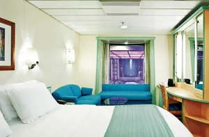 Внутренняя каюта с видом на променад на Oasis Of The Seas