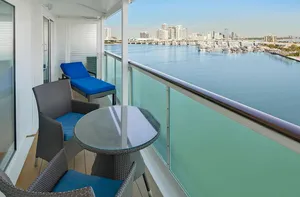 Каюта с балконом Spacious Sunset на Voyager Of The Seas