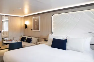 Mistral Junior сьют с окном на Le Ponant