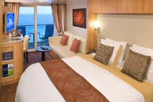 Каюта с балконом уровня Concierge на Celebrity Silhouette