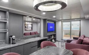 Сьют Royal Yacht Club